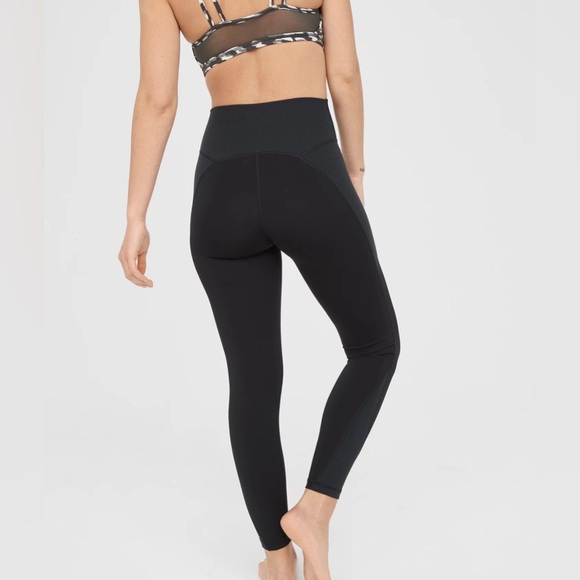 OFFLINE by Aerie Goals Ribbed High Waisted 7/8 Leggings True Black Women’s Large - Picture 2 of 9